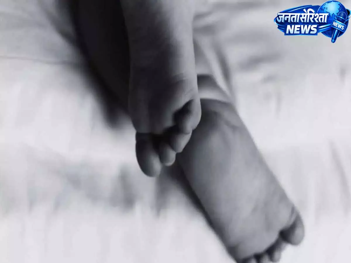 Medak: नर्स ने बच्चे को मृत घोषित कर 1.5 लाख रुपये में बेचा Medak: नर्स ने बच्चे को मृत घोषित कर 1.5 लाख रुपये में बेचा