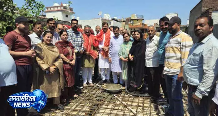 Jammu: वार्ड 33 में नए विकास कार्यों की शुरुआत, अरविंद ने किया उद्घाटन Jammu: वार्ड 33 में नए विकास कार्यों की शुरुआत, अरविंद ने किया उद्घाटन
