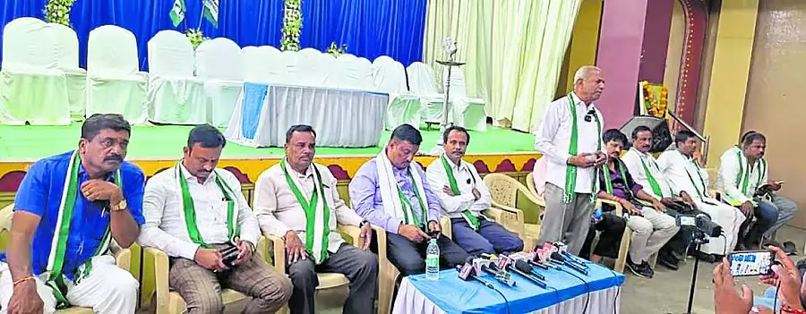 JDS की 25वीं वर्षगांठ की तैयारी तेज, भगत सिंह स्टेडियम में होगा बड़ा आयोजन JDS की 25वीं वर्षगांठ की तैयारी तेज, भगत सिंह स्टेडियम में होगा बड़ा आयोजन