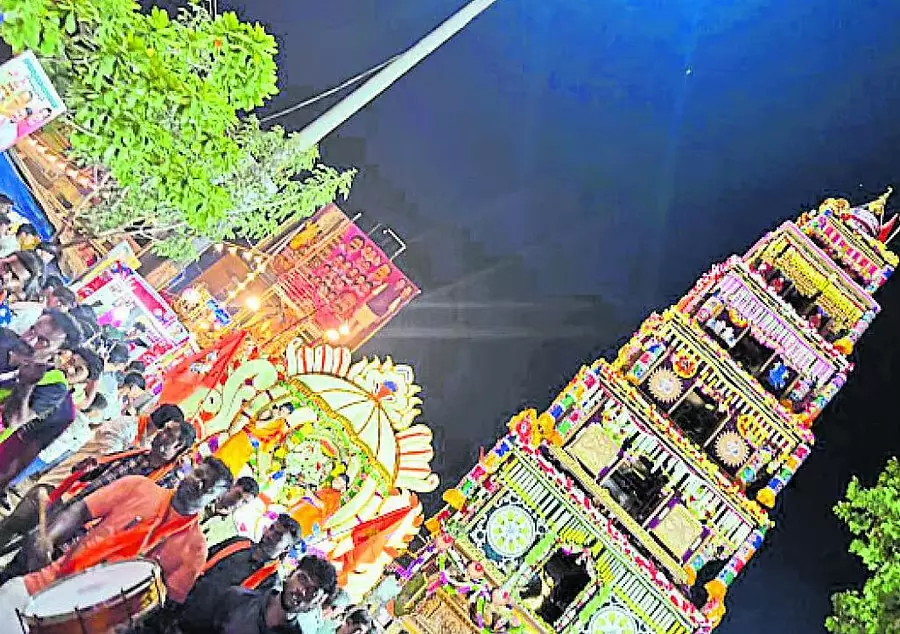 अविमुक्तेश्वर रथ महोत्सव में निकली भव्य पालकी यात्रा, सैकड़ों राजपूत परिवारों ने लिया हिस्सा अविमुक्तेश्वर रथ महोत्सव में निकली भव्य पालकी यात्रा, सैकड़ों राजपूत परिवारों ने लिया हिस्सा