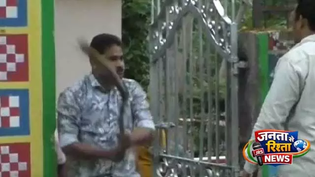 Boudh के पुरुनाकाटक पुलिस स्टेशन पर पुलिस और गांववालों के बीच झड़प Boudh के पुरुनाकाटक पुलिस स्टेशन पर पुलिस और गांववालों के बीच झड़प