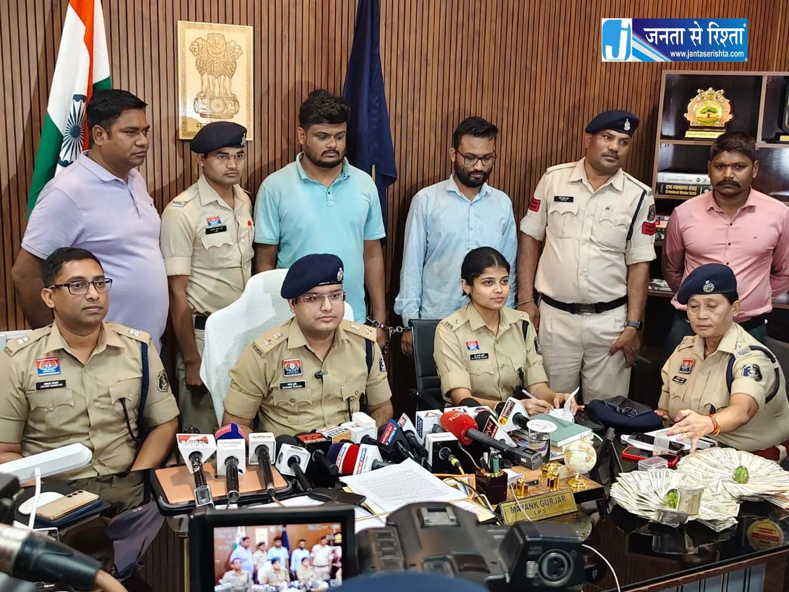 रायपुर में ज्वेलर्स के साथ चेन झपटमारी करने वाला गिरफ्तार रायपुर में ज्वेलर्स के साथ चेन झपटमारी करने वाला गिरफ्तार