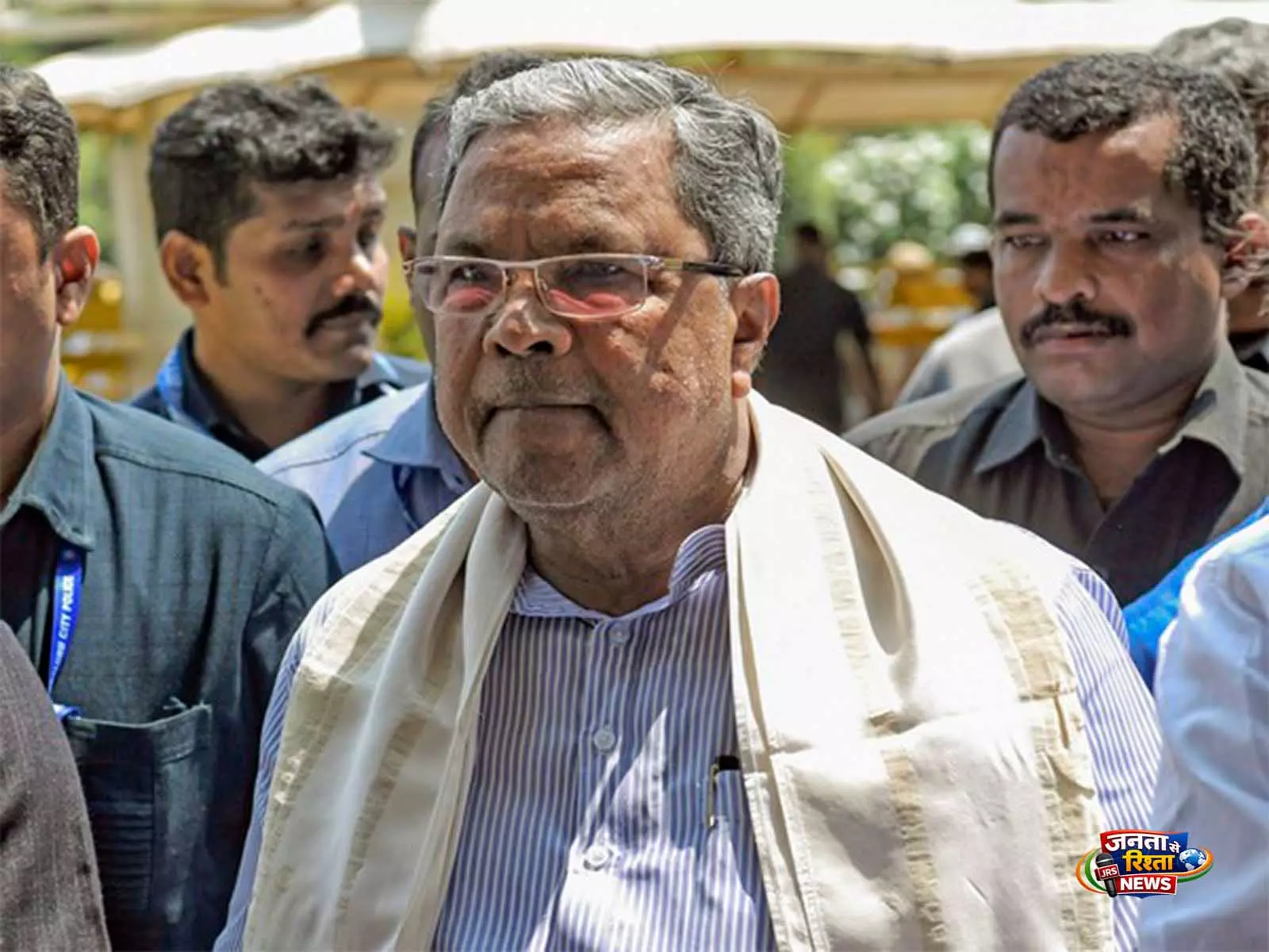 कर्नाटक में CM की खींचतान पर सिद्धारमैया ने कहा, हाईकमान जो तय करेगा, उसके अनुसार काम करेंगे कर्नाटक में CM की खींचतान पर सिद्धारमैया ने कहा, हाईकमान जो तय करेगा, उसके अनुसार काम करेंगे