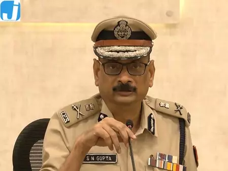 चुनाव बाद हिंसा पर DGP की अपील, पोस्ट-पोल हिंसा पर 200 FIR, 433 गिरफ्तार चुनाव बाद हिंसा पर DGP की अपील, पोस्ट-पोल हिंसा पर 200 FIR, 433 गिरफ्तार