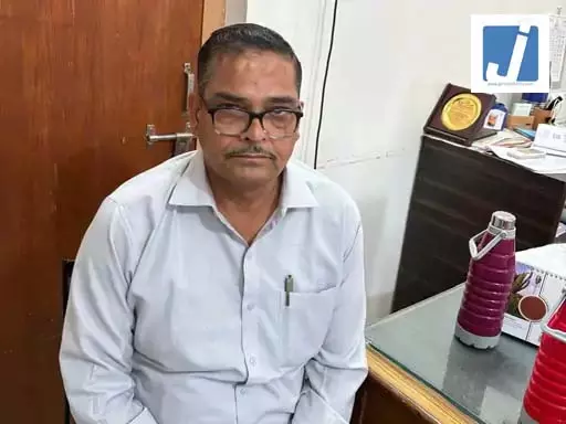 ACB ने 8 हजार रिश्वत लेते हुए कृषि अधिकारी को किया गिरफ्तार ACB ने 8 हजार रिश्वत लेते हुए कृषि अधिकारी को किया गिरफ्तार