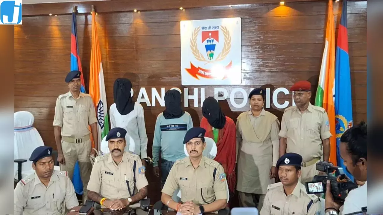 प्रेम-प्रसंग के चलते युवक की हत्या का खुलासा, पत्नी, पति और सहयोगी गिरफ्तार प्रेम-प्रसंग के चलते युवक की हत्या का खुलासा, पत्नी, पति और सहयोगी गिरफ्तार