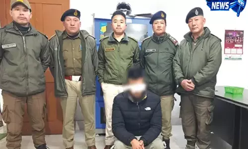 Tawang: टैक्सी ड्राइवर की चाकू घोंपकर हत्या, पुलिस ने शुरू की जांच Tawang: टैक्सी ड्राइवर की चाकू घोंपकर हत्या, पुलिस ने शुरू की जांच