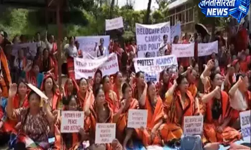 Manipur: सिनाकेथेई की महिलाओं ने आम लोगों पर हमले बंद करने की मांग Manipur: सिनाकेथेई की महिलाओं ने आम लोगों पर हमले बंद करने की मांग