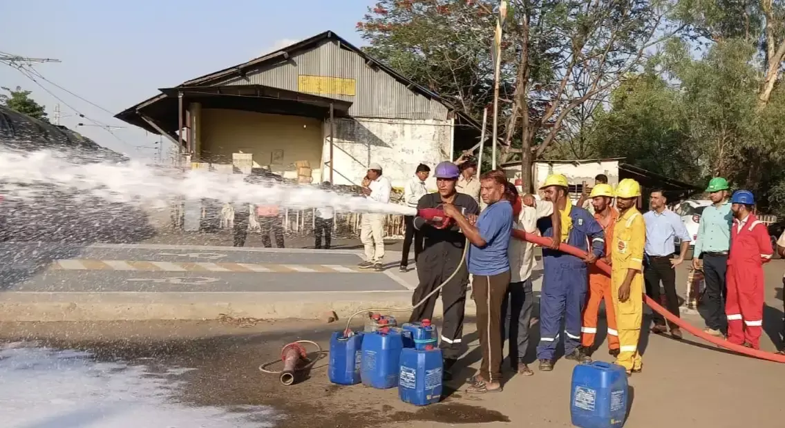 Jabalpur: अग्निशमन दल ने रेलवे स्टेशन पर किया मॉक ड्रिल Jabalpur: अग्निशमन दल ने रेलवे स्टेशन पर किया मॉक ड्रिल