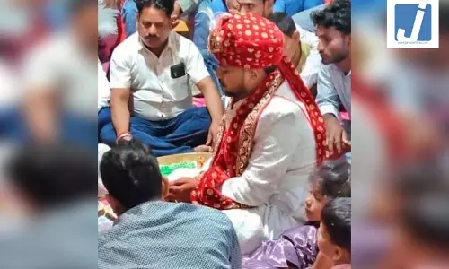 बेटे के सिर पर सेहरा, आंखों में आंसू, पिता के अंतिम संस्कार के बाद दूल्हा बना बेटा बेटे के सिर पर सेहरा, आंखों में आंसू, पिता के अंतिम संस्कार के बाद दूल्हा बना बेटा