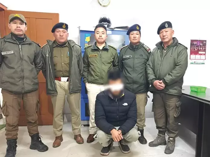 Arunachal: तवांग में टैक्सी ड्राइवर की चाकू घोंपकर हत्या Arunachal: तवांग में टैक्सी ड्राइवर की चाकू घोंपकर हत्या