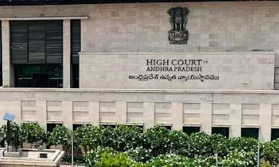 High Court ने विशाखापत्तनम में जमीन हड़पने के मामले में आंध्र प्रदेश और अन्य को नोटिस जारी किया High Court ने विशाखापत्तनम में जमीन हड़पने के मामले में आंध्र प्रदेश और अन्य को नोटिस जारी किया
