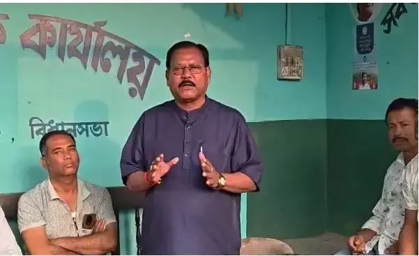 Jalpaiguri: खगेश्वर रॉय ने I-PAC और अभिषेक बनर्जी पर साधा निशाना Jalpaiguri: खगेश्वर रॉय ने I-PAC और अभिषेक बनर्जी पर साधा निशाना