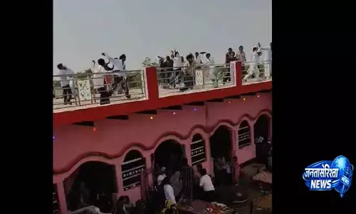 Haryana में शादी में 25 लाख रुपये की नकदी की माला से पथराव Haryana में शादी में 25 लाख रुपये की नकदी की माला से पथराव