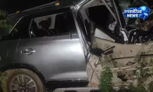 Gurugram समाचार: ट्रक और कार की टक्कर में पटवारी समेत तीन की मौत Gurugram समाचार: ट्रक और कार की टक्कर में पटवारी समेत तीन की मौत