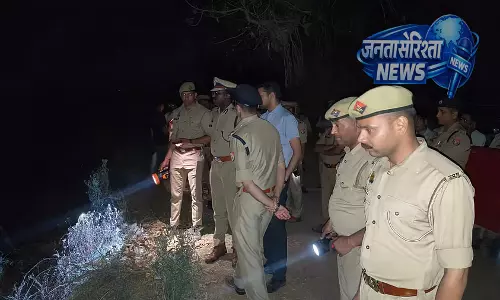 UP : यमुना नदी में नाव पलटने की घटना, छह लोग लापता, सर्च ऑपरेशन जारी UP : यमुना नदी में नाव पलटने की घटना, छह लोग लापता, सर्च ऑपरेशन जारी