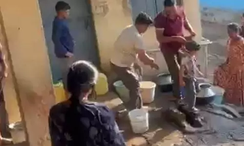चारामा के कई गांवों में अँधेरा, बिगड़े मौसम ने बिजली आपूर्ति किया बाधित चारामा के कई गांवों में अँधेरा, बिगड़े मौसम ने बिजली आपूर्ति किया बाधित