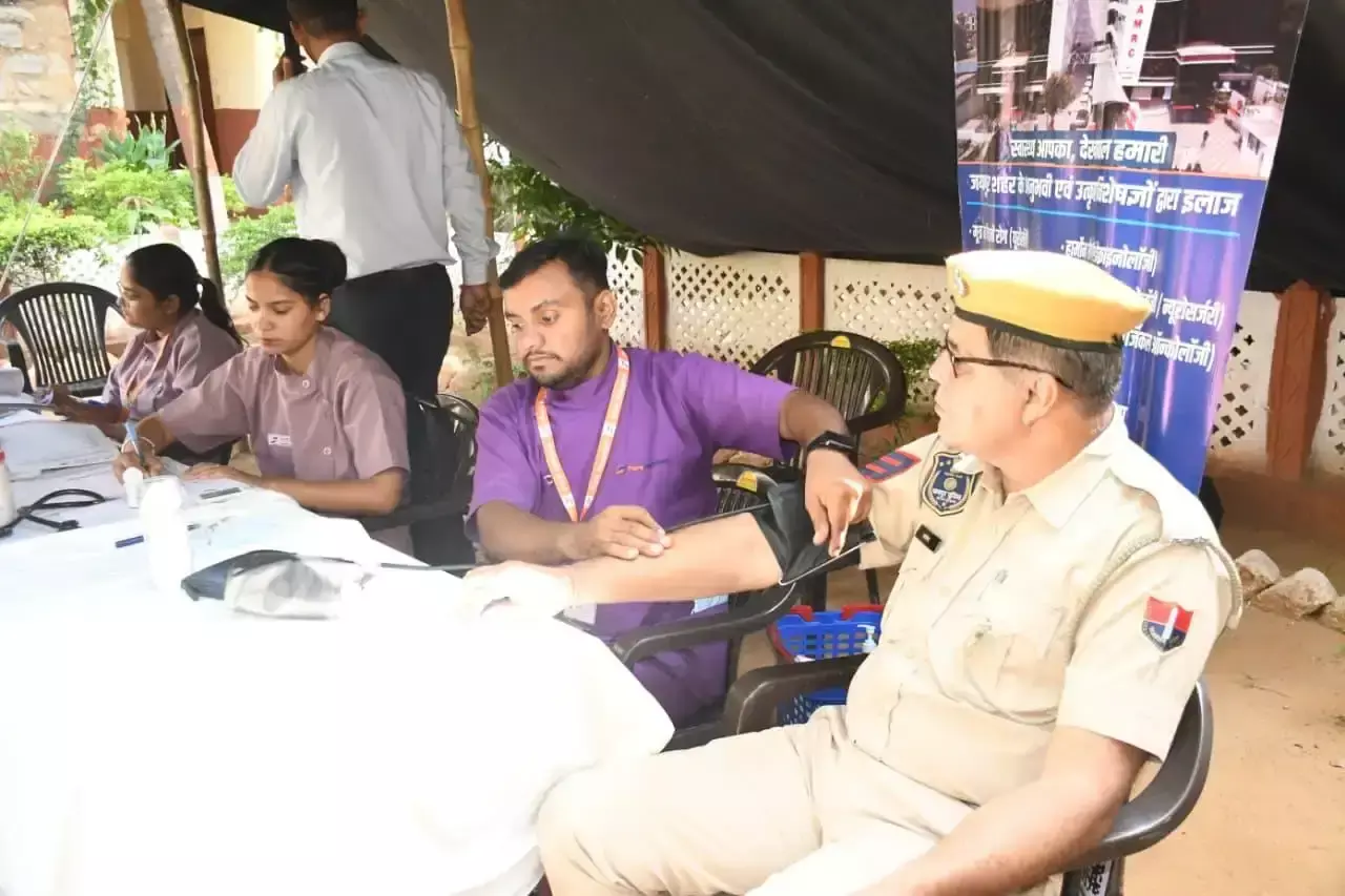 Jaipur: चांदपोल पुलिस लाइन में स्वास्थ्य शिविर का आयोजन Jaipur: चांदपोल पुलिस लाइन में स्वास्थ्य शिविर का आयोजन