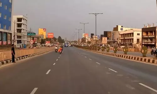 Bhubaneswar : पलासुनी स्क्वायर में बुनियादी सुविधाओं की कमी, यात्रियों को हो रही परेशानी