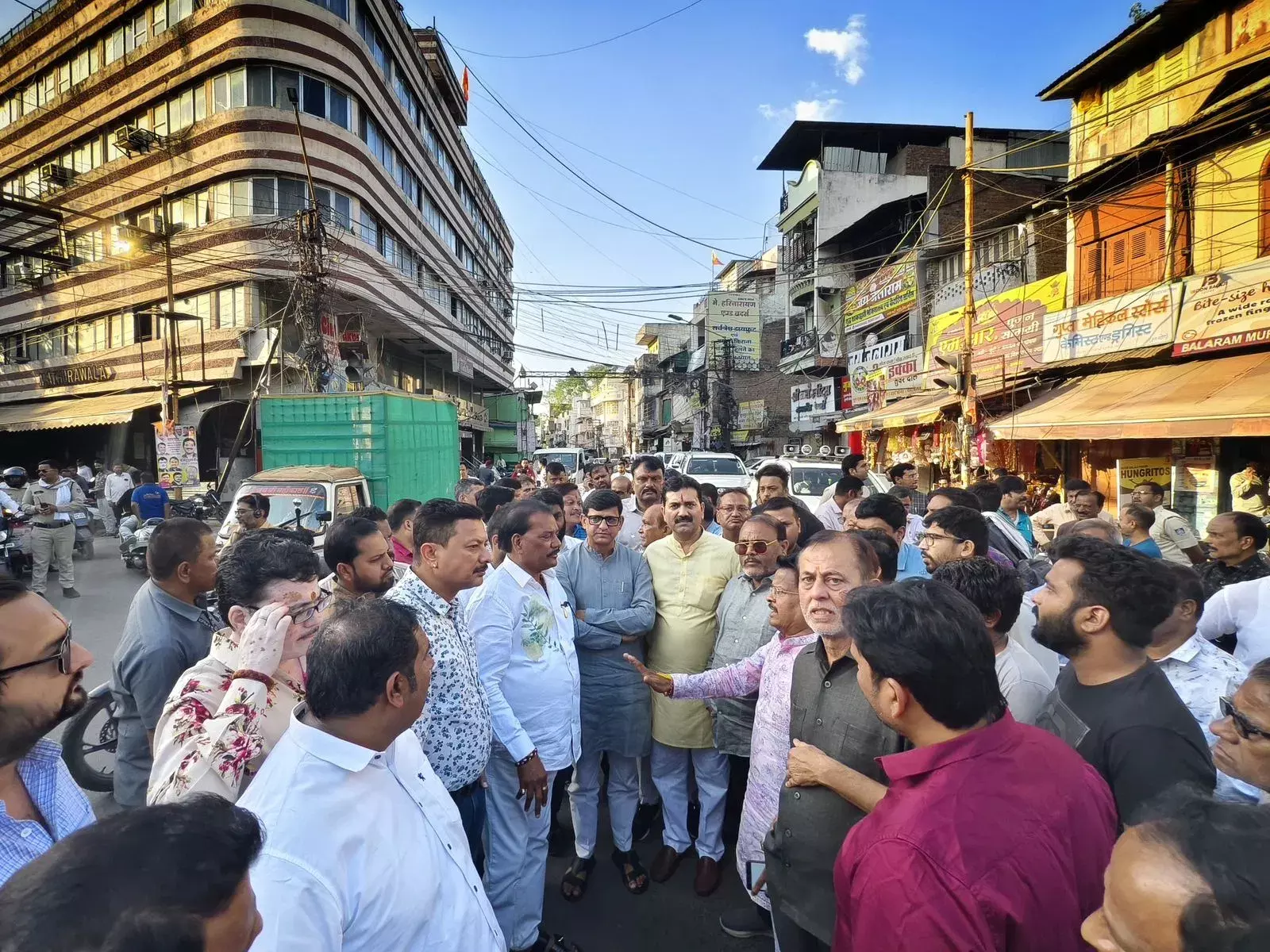 Indore: इंदौर में मधु मिलन–छावनी मार्ग 60 फीट चौड़ा होगा Indore: इंदौर में मधु मिलन–छावनी मार्ग 60 फीट चौड़ा होगा
