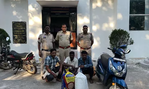 स्कूटी और बाइक से गांजा तस्करी, रायगढ़ में तीन गिरफ्तार स्कूटी और बाइक से गांजा तस्करी, रायगढ़ में तीन गिरफ्तार