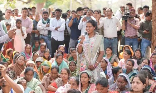 आम की छांव में बदले सपनों के मायने, मुख्यमंत्री ने कहा - अब करोड़पति दीदी बनने की सोचिए आम की छांव में बदले सपनों के मायने, मुख्यमंत्री ने कहा - अब करोड़पति दीदी बनने की सोचिए