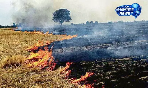 Punjab में पराली जलाने की घटनाओं में तेजी, प्रशासन अलर्ट Punjab में पराली जलाने की घटनाओं में तेजी, प्रशासन अलर्ट