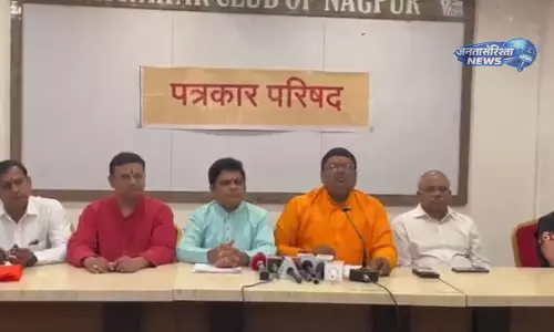 Maharashtra: देवस्थान भूमि कानून के प्रस्ताव पर विरोध तेज, मंदिर महासंघ ने आंदोलन की चेतावनी दी Maharashtra: देवस्थान भूमि कानून के प्रस्ताव पर विरोध तेज, मंदिर महासंघ ने आंदोलन की चेतावनी दी