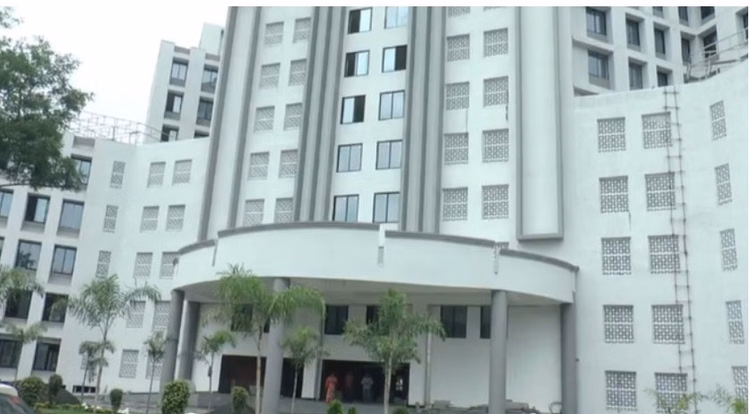 Bhopal: सीएम यादव करेंगे अटल भवन का लोकार्पण Bhopal: सीएम यादव करेंगे अटल भवन का लोकार्पण