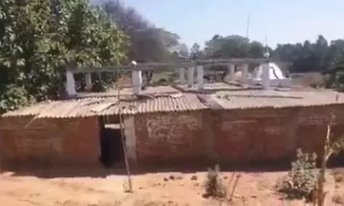 नवजात को मंदिर में छोड़कर कलयुगी माता-पिता फरार, जांच में जुटी पुलिस नवजात को मंदिर में छोड़कर कलयुगी माता-पिता फरार, जांच में जुटी पुलिस