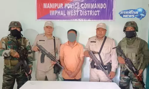 Manipur : सुरक्षा बलों की बड़ी कार्रवाई, कई प्रतिबंधित संगठनों के कैडर गिरफ्तार Manipur : सुरक्षा बलों की बड़ी कार्रवाई, कई प्रतिबंधित संगठनों के कैडर गिरफ्तार