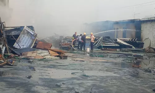 Rewari: बावल की सोलर फैक्ट्री में आग से मचा हड़कंप Rewari: बावल की सोलर फैक्ट्री में आग से मचा हड़कंप