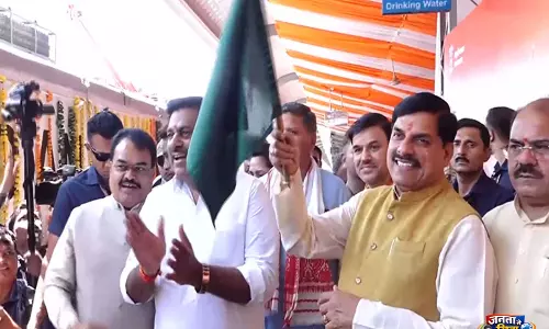 MP के CM मोहन यादव ने सोमनाथ स्वाभिमान यात्रा को हरी झंडी दिखाई; 1100 श्रद्धालु विशेष ट्रेन से रवाना हुए MP के CM मोहन यादव ने सोमनाथ स्वाभिमान यात्रा को हरी झंडी दिखाई; 1100 श्रद्धालु विशेष ट्रेन से रवाना हुए