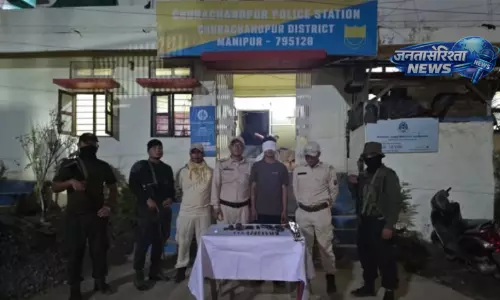 Manipur-म्यांमार बॉर्डर पर तनाव बढ़ा, कुकी उग्रवादियों पर घरों में आग लगाने के आरोप Manipur-म्यांमार बॉर्डर पर तनाव बढ़ा, कुकी उग्रवादियों पर घरों में आग लगाने के आरोप