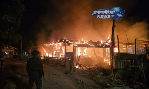 Manipur : कामजोंग बॉर्डर इलाके में नई हिंसा, संदिग्ध मिलिटेंट्स ने गांवों पर हमला Manipur : कामजोंग बॉर्डर इलाके में नई हिंसा, संदिग्ध मिलिटेंट्स ने गांवों पर हमला