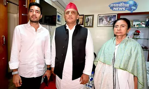 अखिलेश यादव की ममता बनर्जी से मुलाकात, I.N.D.I.A. गठबंधन को मजबूत करने पर चर्चा अखिलेश यादव की ममता बनर्जी से मुलाकात, I.N.D.I.A. गठबंधन को मजबूत करने पर चर्चा