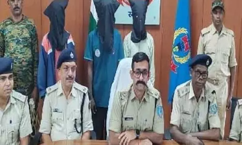 3 हार्डकोर नक्सली गिरफ्तार, रेलवे साइट पर फायरिंग और आगजनी में थे शामिल 3 हार्डकोर नक्सली गिरफ्तार, रेलवे साइट पर फायरिंग और आगजनी में थे शामिल