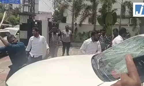 विधायक के कार्यालय पर हमले का प्रयास, कार में तोड़फोड़, LIVE वीडियो... विधायक के कार्यालय पर हमले का प्रयास, कार में तोड़फोड़, LIVE वीडियो...