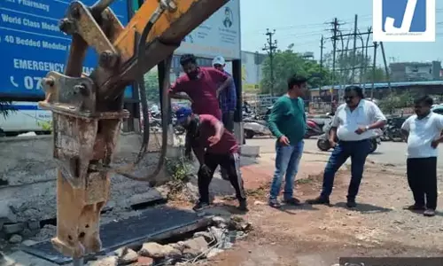 नगर निगम रायपुर की कार्रवाई, नाले पर कब्जा करने वाले अस्पताल प्रबंधन को चेतावनी और जुर्माना नगर निगम रायपुर की कार्रवाई, नाले पर कब्जा करने वाले अस्पताल प्रबंधन को चेतावनी और जुर्माना