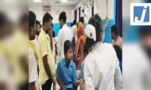 दोपहर का भोजन करने के बाद 250 से अधिक बच्चे बीमार पड़े, पेट दर्द, उल्टी, चक्कर और बेचैनी की शिकायत