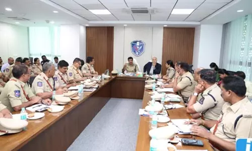 तेलंगाना को नशामुक्त बनाने के लिए पुलिस पूरी ताकत से जुटे: डीजीपी सी.वी. आनंद तेलंगाना को नशामुक्त बनाने के लिए पुलिस पूरी ताकत से जुटे: डीजीपी सी.वी. आनंद