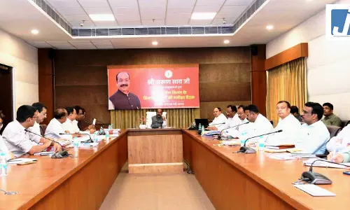 परफॉर्मेंस गारंटी की सड़कों की खराब स्थिति पर अधिकारियों पर होगी कार्रवाई, ठेकेदारों से तत्काल मरम्मत कराने को कहा परफॉर्मेंस गारंटी की सड़कों की खराब स्थिति पर अधिकारियों पर होगी कार्रवाई, ठेकेदारों से तत्काल मरम्मत कराने को कहा