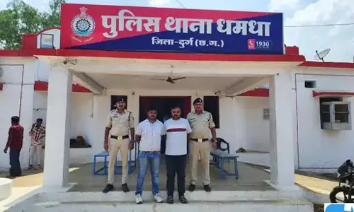 धमधा सट्टा केस में फरार आरोपियों ने किया सरेंडर धमधा सट्टा केस में फरार आरोपियों ने किया सरेंडर