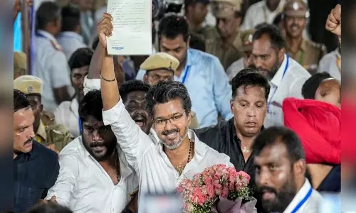 DMK-AIADMK गठबंधन पर TVK विधायकों की धमकी: सरकार बनी तो सामूहिक इस्तीफे की चेतावनी DMK-AIADMK गठबंधन पर TVK विधायकों की धमकी: सरकार बनी तो सामूहिक इस्तीफे की चेतावनी