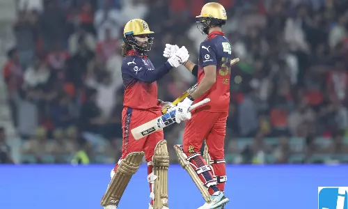LSG बनाम RCB: बारिश से घटे मैच में लखनऊ का दबदबा, RCB दबाव में 4 विकेट गंवाए LSG बनाम RCB: बारिश से घटे मैच में लखनऊ का दबदबा, RCB दबाव में 4 विकेट गंवाए