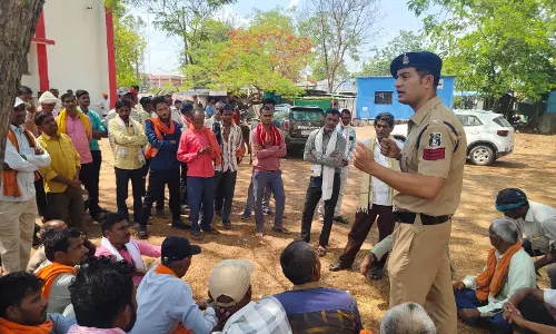 केसीजी पुलिस ने छुईखदान थाना क्षेत्र में जन जागरूकता कार्यक्रम चलाया