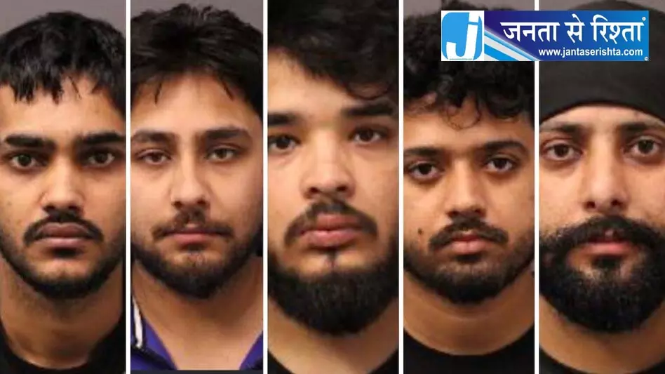 12 करोड़ की गांजा हुई थी चोरी, हथियार के साथ 5 युवक अरेस्ट 12 करोड़ की गांजा हुई थी चोरी, हथियार के साथ 5 युवक अरेस्ट