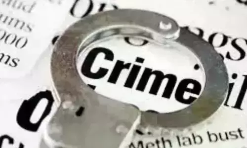 Andhra: पुलिस ने दावा किया कि क्रोसुरु पुलिस स्टेशन की पहली मंजिल से महिला की मौत हो गई Andhra: पुलिस ने दावा किया कि क्रोसुरु पुलिस स्टेशन की पहली मंजिल से महिला की मौत हो गई