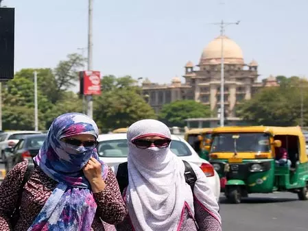 अब धीरे-धीरे बढ़ेगा एनसीआर में गर्मी का पारा, तेज हवाओं से एक्यूआई येलो जोन में अब धीरे-धीरे बढ़ेगा एनसीआर में गर्मी का पारा, तेज हवाओं से एक्यूआई येलो जोन में