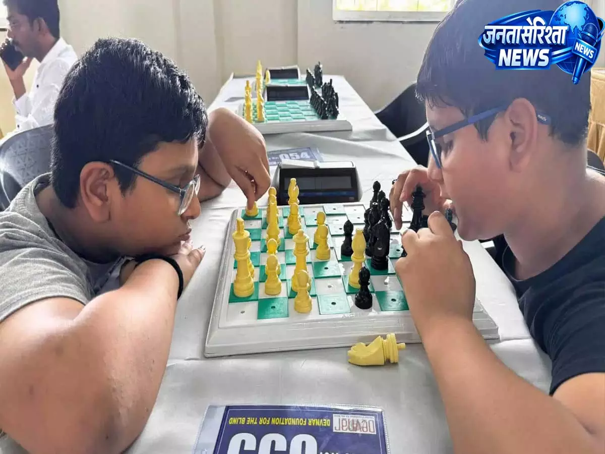 Hyderabad में ब्लाइंड शतरंज खिलाड़ी बोर्ड पर दिखा रहे हैं दमखम Hyderabad में ब्लाइंड शतरंज खिलाड़ी बोर्ड पर दिखा रहे हैं दमखम